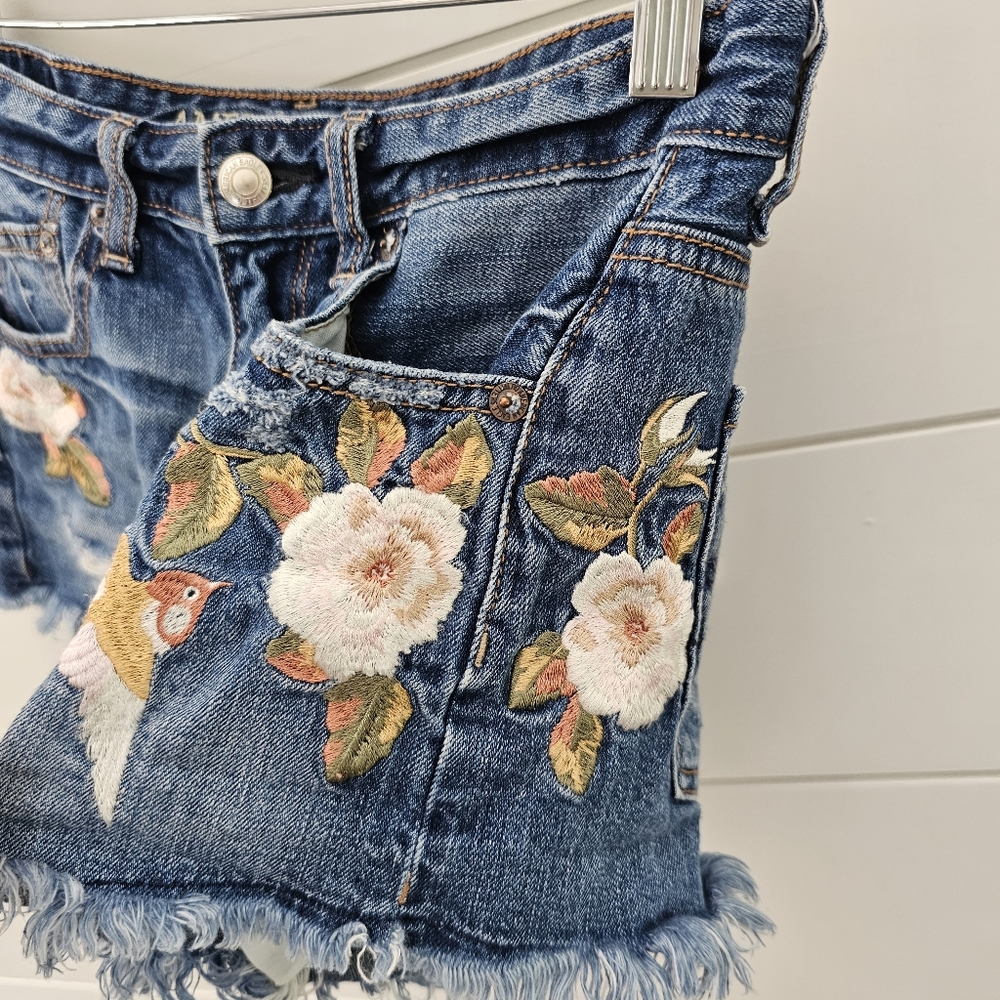 Vintage hi rise festival embroidered denim shorts sz 2 - Picture 5 of 7
